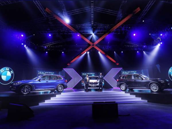 bmw ने भारत में नई 5 sereies सिडैन , कन्ट्री मेन इलेक्ट्रिक एसयूवी लॉन्च ki 4 WhatsApp Image 2024 07 27 at 07.32.37